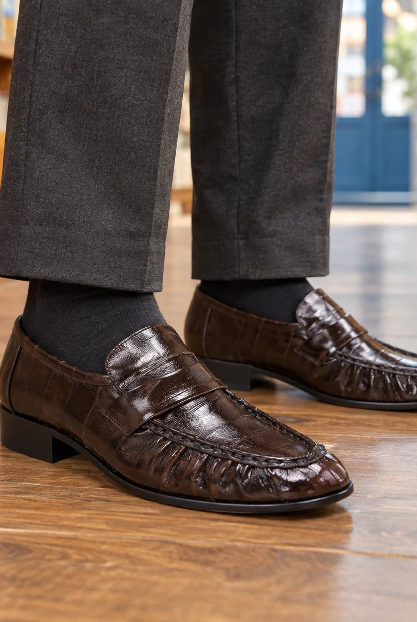 Men's Leather Slip-On Loafers with Gathered Apron Toe Design 0