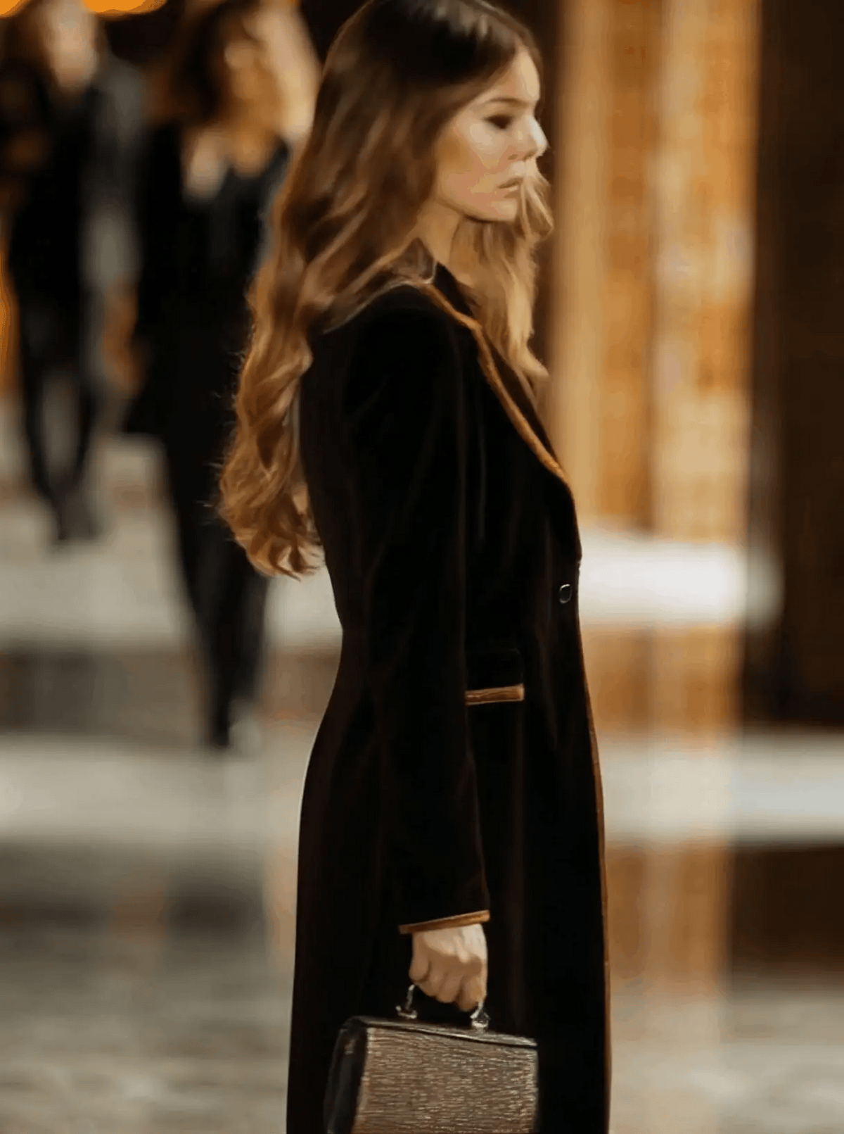 Women's Color-Block Velvet Lapel Coat with Pockets 2